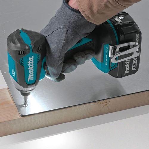 DTD153Z 1/4in Cordless Impact Driver with Brush-2